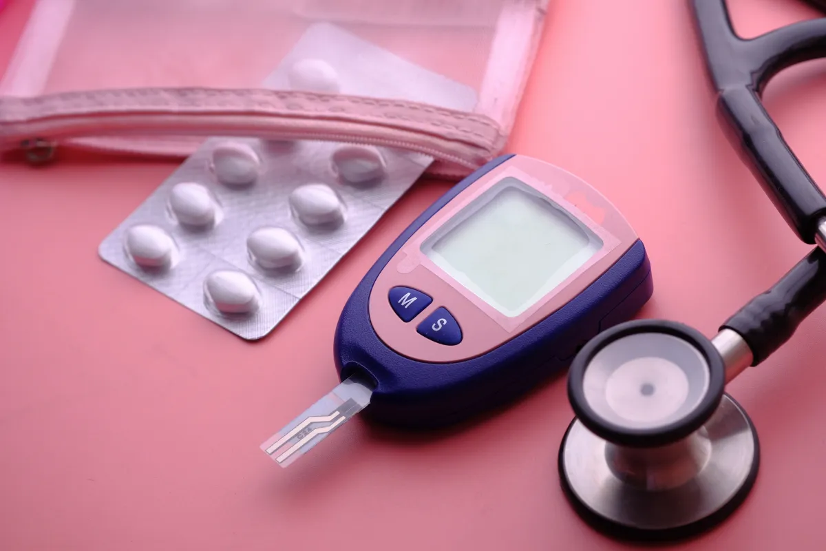 5 Tips For Managing Diabetes In Spring, Tx 2 Doctor Consultating A Patient About Diabetes.