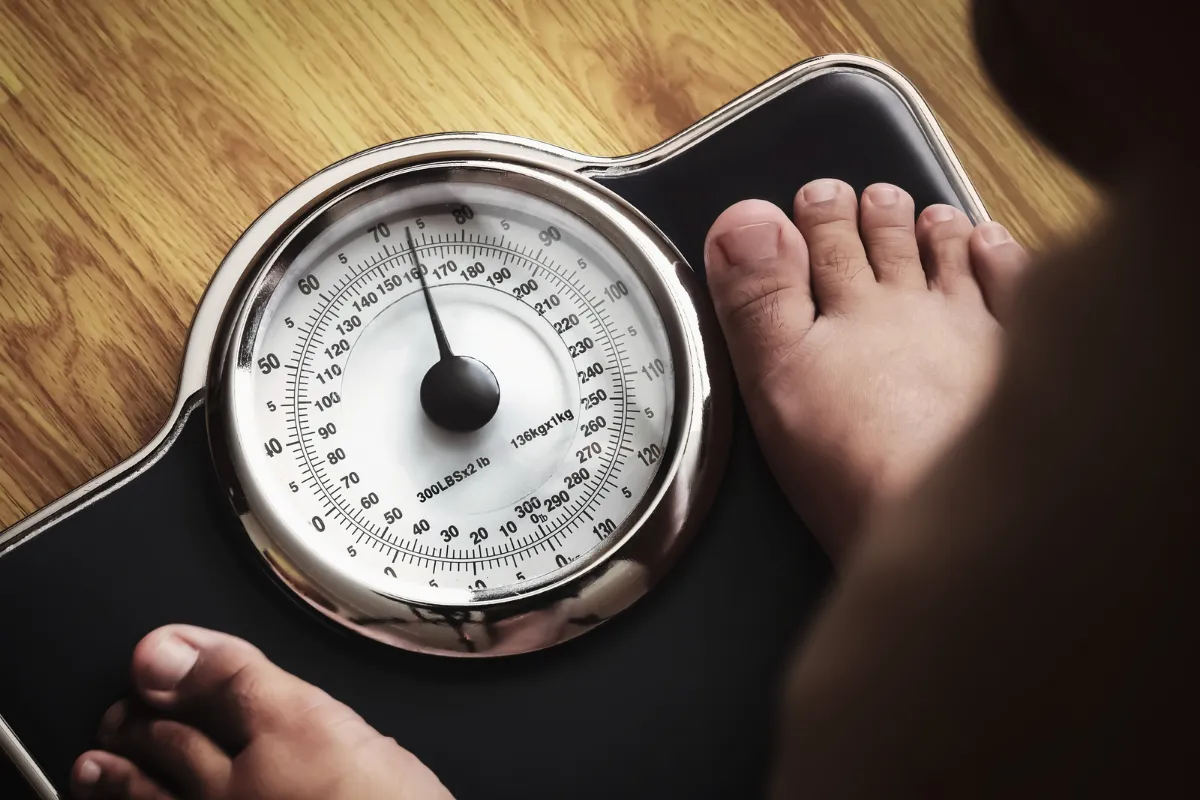 Weight Management Strategies For Spring, Tx 2 Person Exercising At The Gym